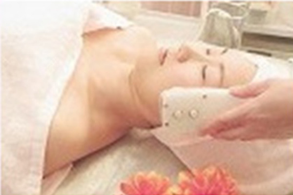 フェイシャル プロ専用ポレーションでお悩み別美容液導入