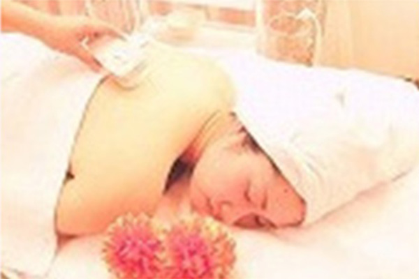 お背中 プロ専用のポレーションでお悩み別美容液導入